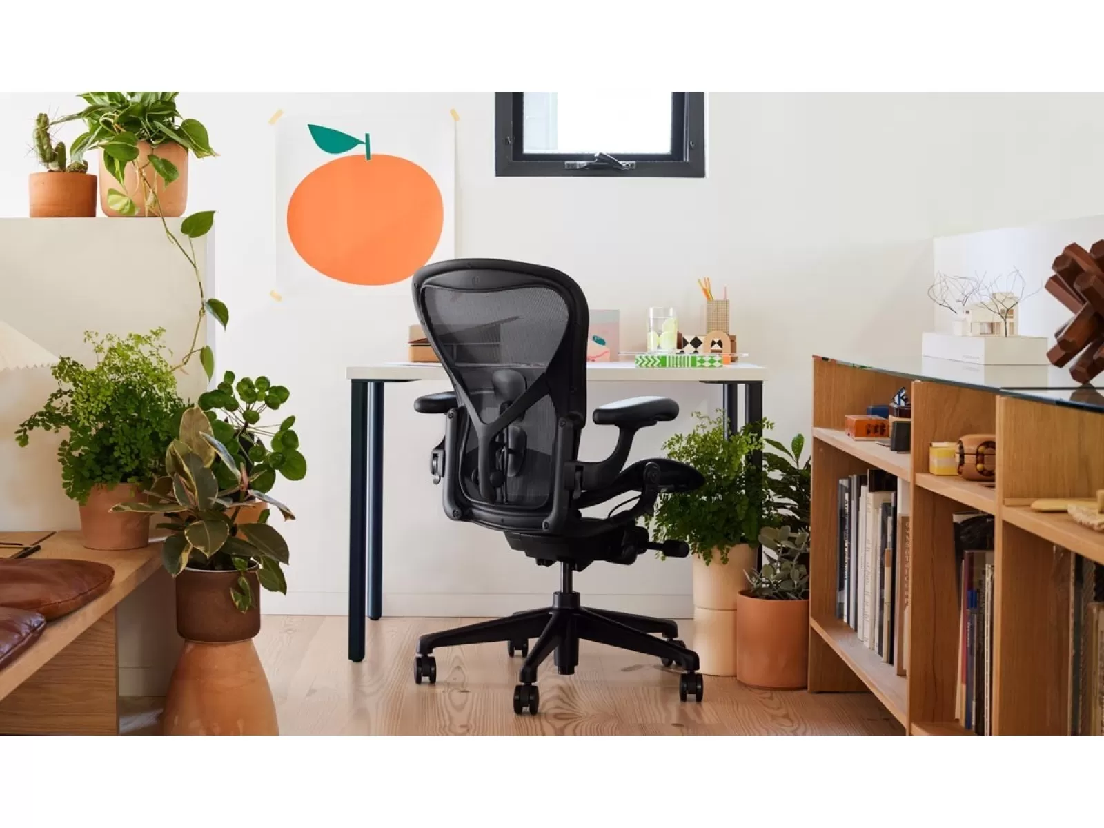 Компьютерное эргономичное кресло Aeron Classic от Herman Miller