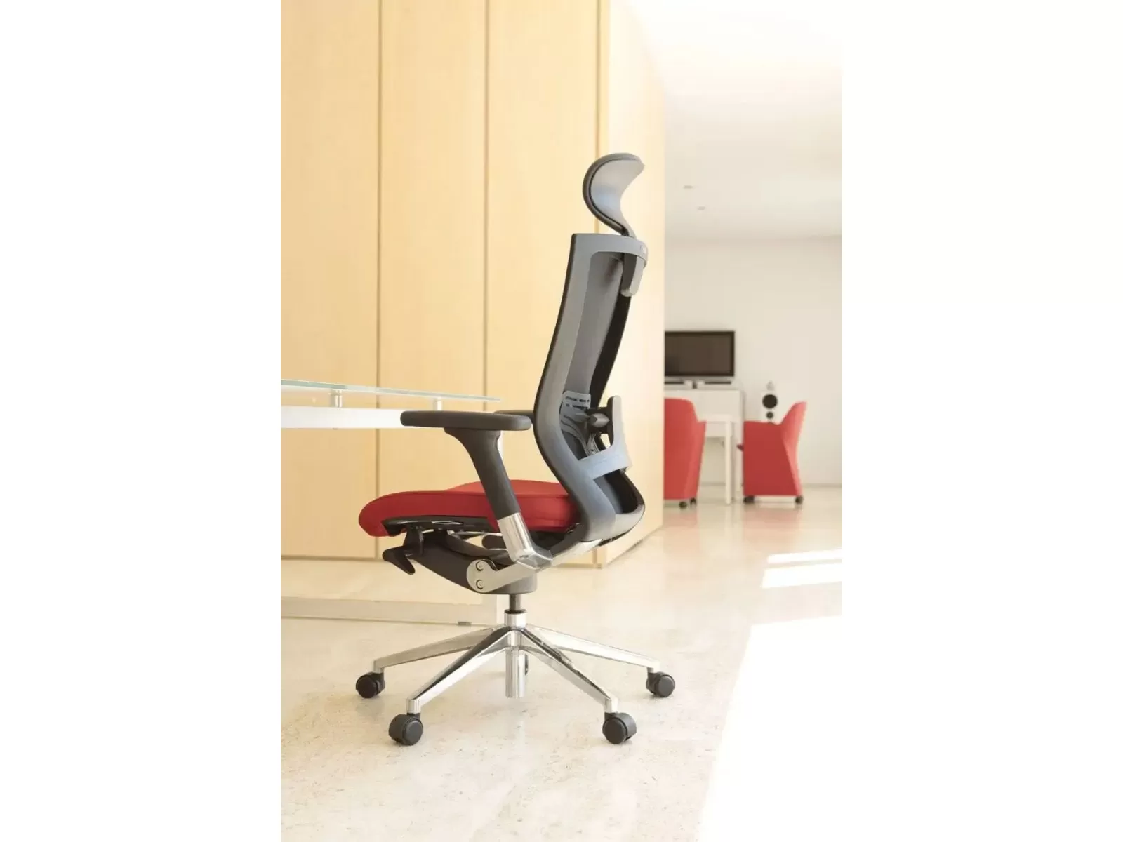 Эргономичное офисное кресло X-Chair от Milani