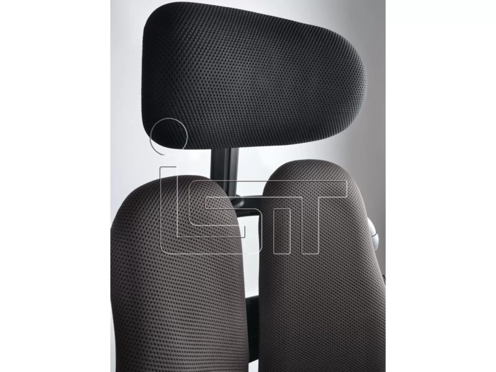 Компьютерное анатомическое кресло COBRA от HARA CHAIR